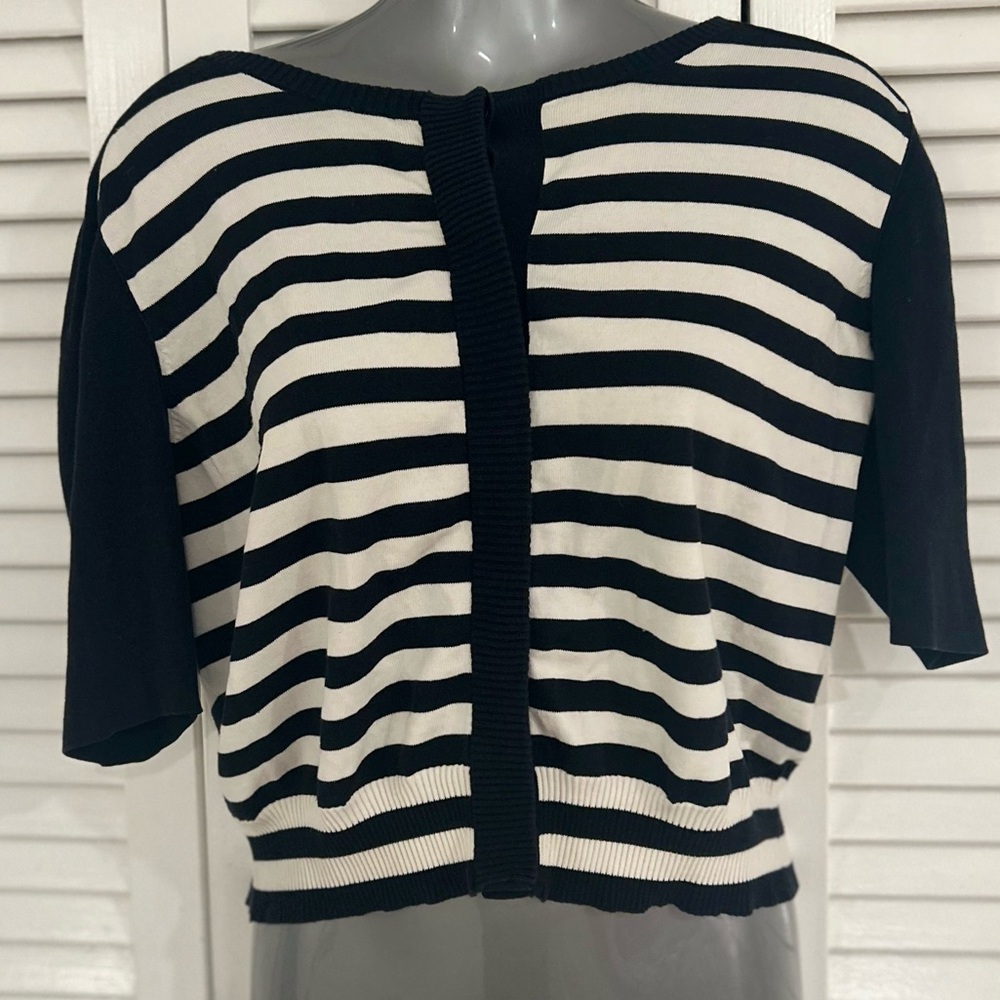 Black and White Striped Cropped Cardigan Short Sleeve Sweater size 12 AkrisPunto